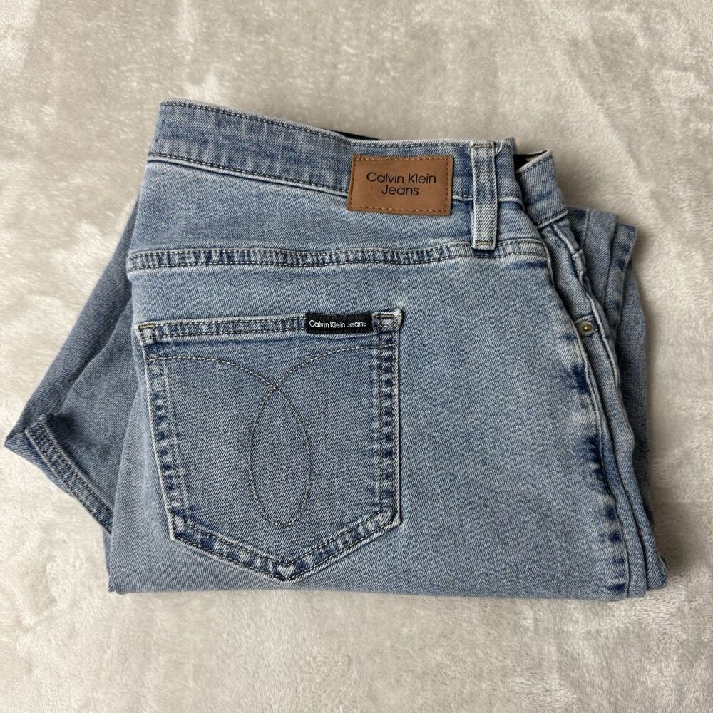 Calvin Klein Jeans Women’s 18W Light Wash Slim Straight Denim Thigh Patch